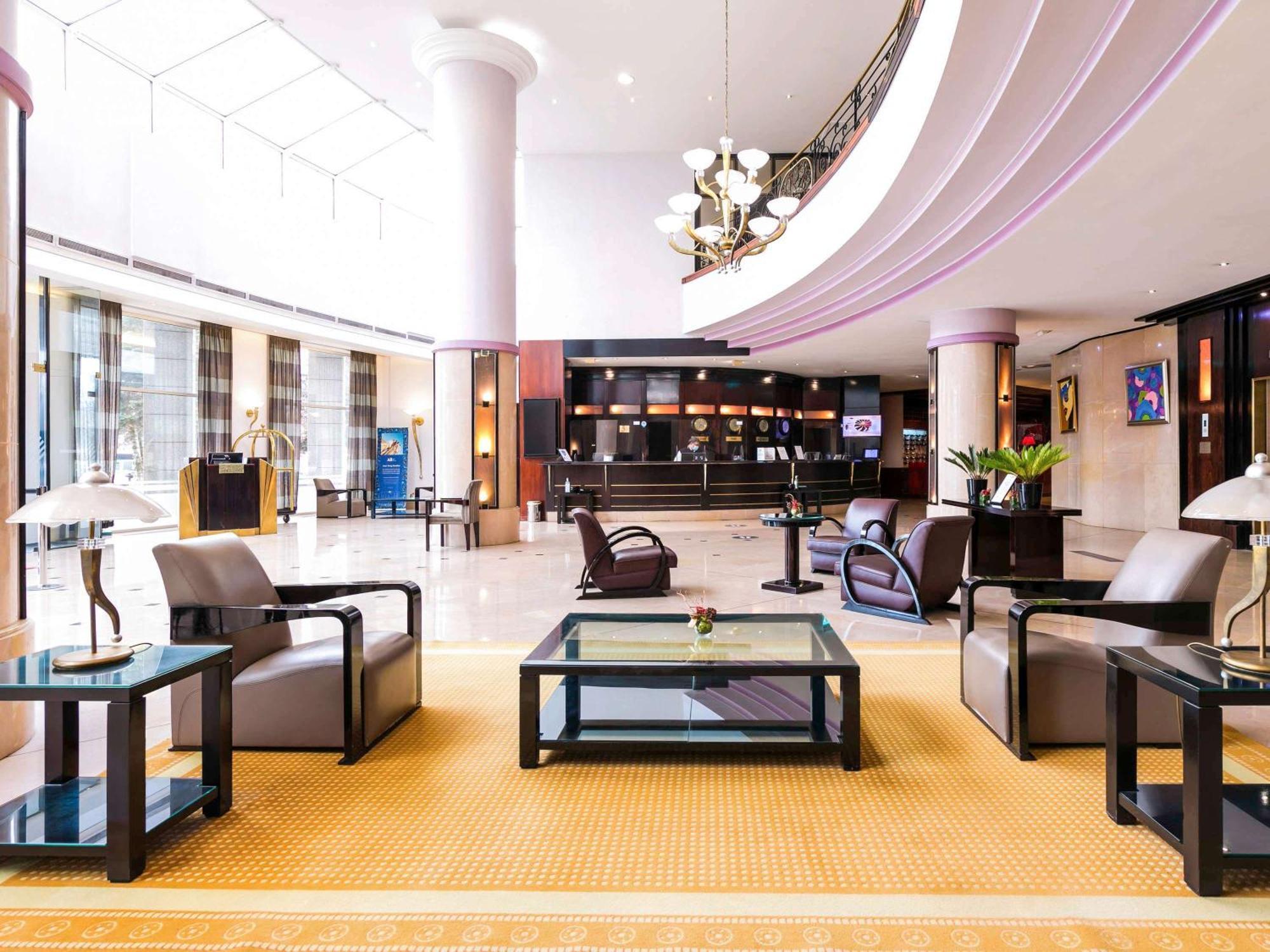 Pullman Bucharest World Trade Center Hotell Eksteriør bilde