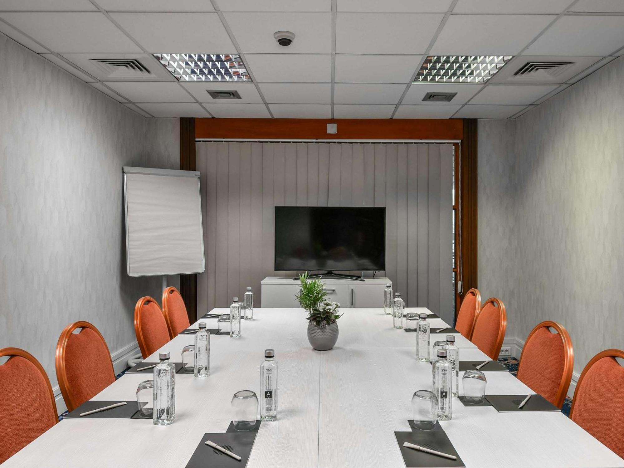 Pullman Bucharest World Trade Center Hotell Eksteriør bilde