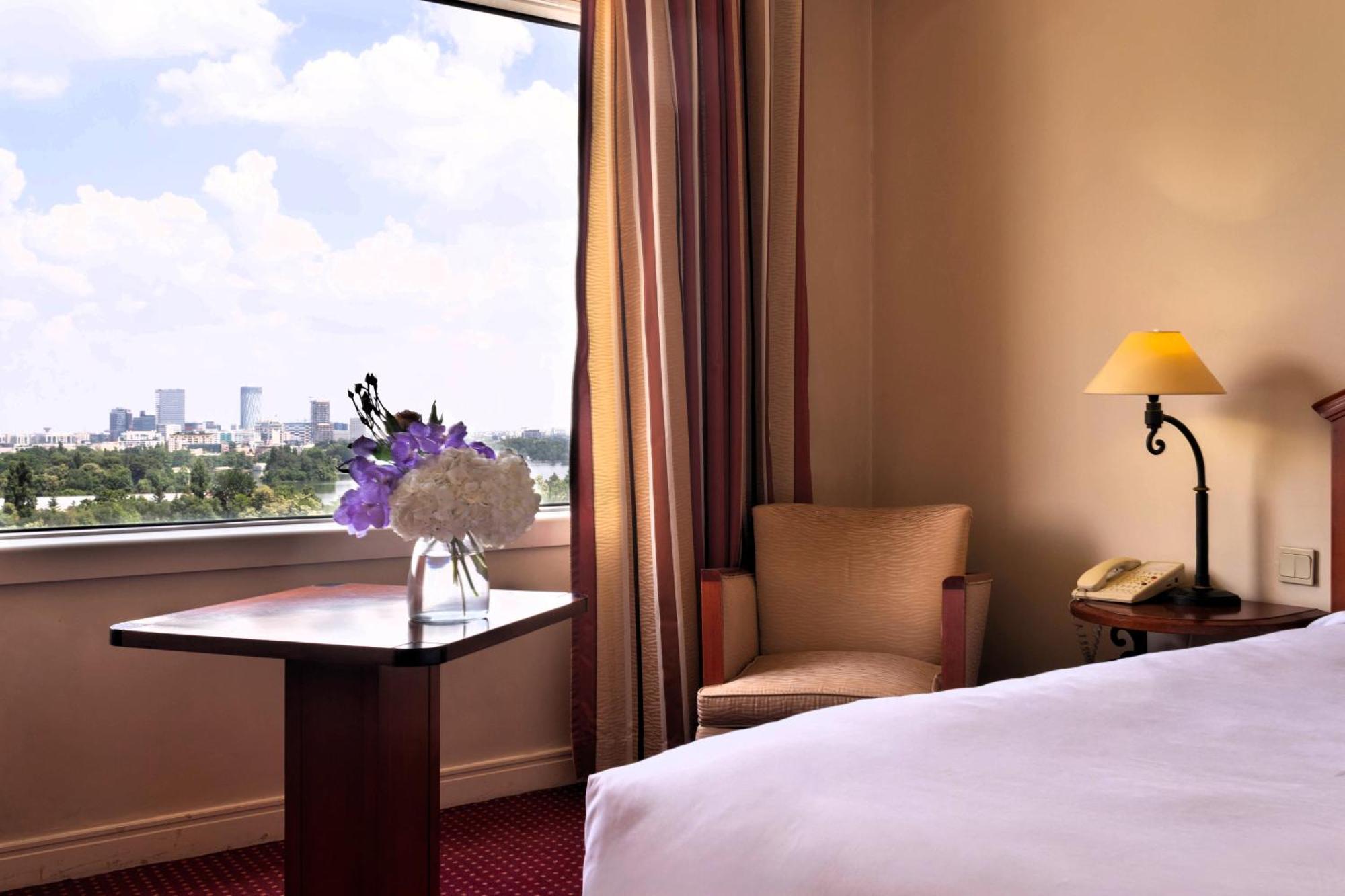 Pullman Bucharest World Trade Center Hotell Eksteriør bilde